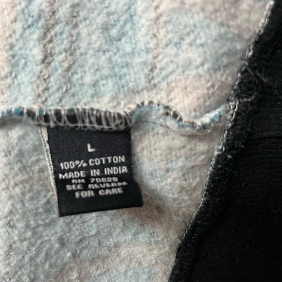 Carbon Men's Teal and Black Geometric Sweater. Size Large - Picture 3 of 4